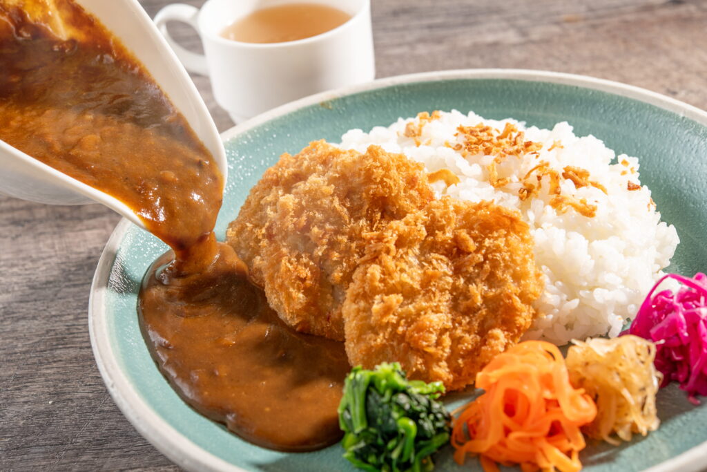ヒレカツカレー　4種のアチャール