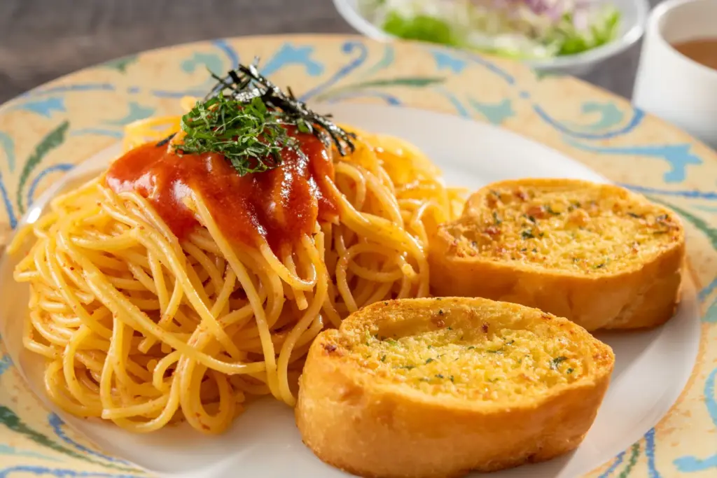 明太子スパゲッティガーリックトースト添え